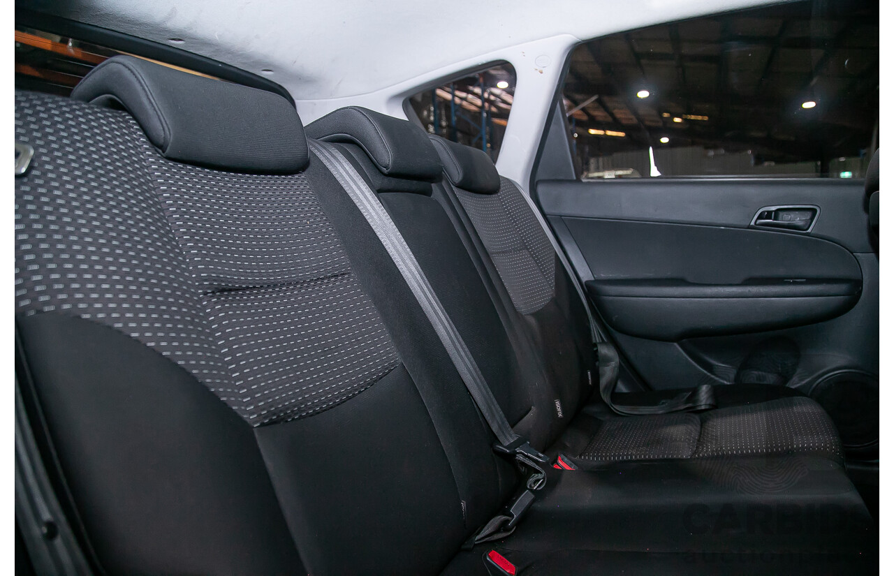 06/12 Hyundai I30 cw SX 2.0 FWD FD MY12 4D Wagon Black 2.0L