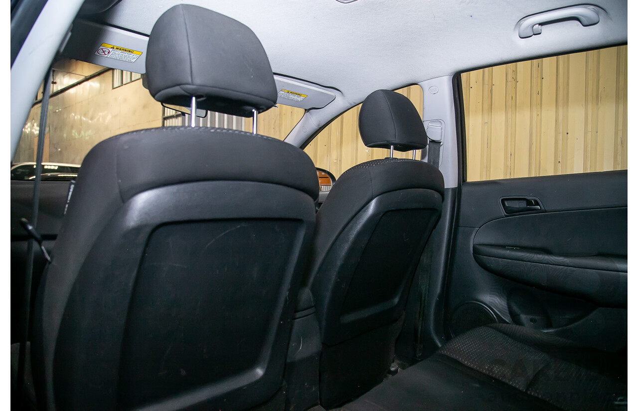 06/12 Hyundai I30 cw SX 2.0 FWD FD MY12 4D Wagon Black 2.0L