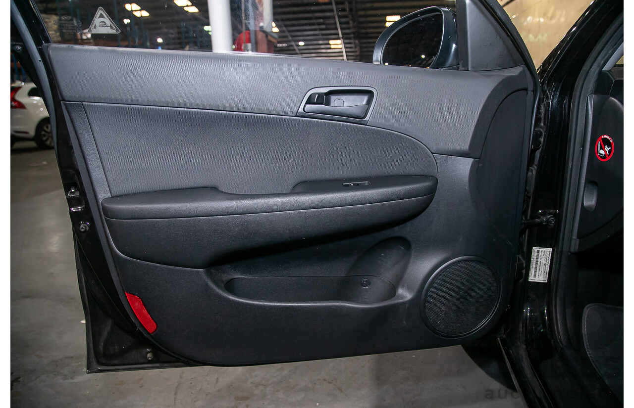 06/12 Hyundai I30 cw SX 2.0 FWD FD MY12 4D Wagon Black 2.0L