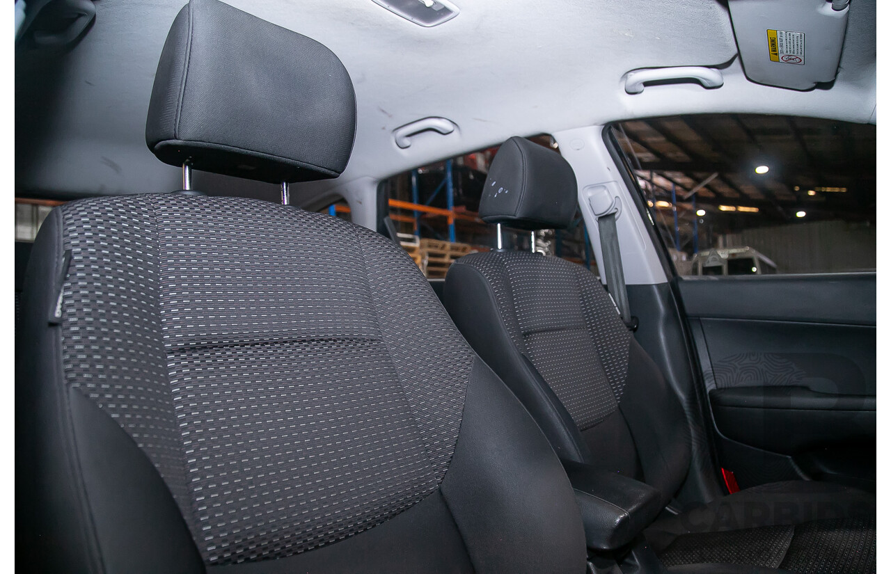 06/12 Hyundai I30 cw SX 2.0 FWD FD MY12 4D Wagon Black 2.0L