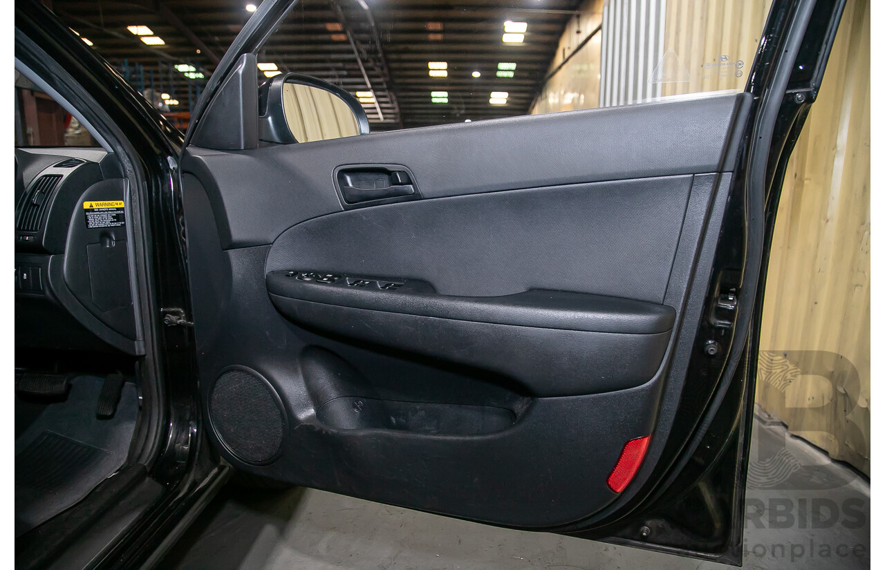 06/12 Hyundai I30 cw SX 2.0 FWD FD MY12 4D Wagon Black 2.0L