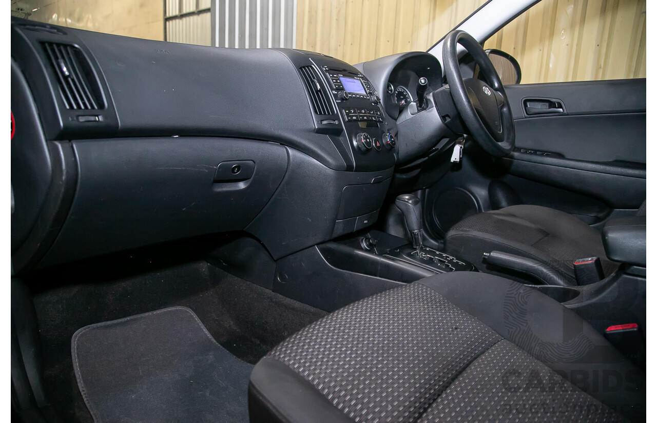 06/12 Hyundai I30 cw SX 2.0 FWD FD MY12 4D Wagon Black 2.0L