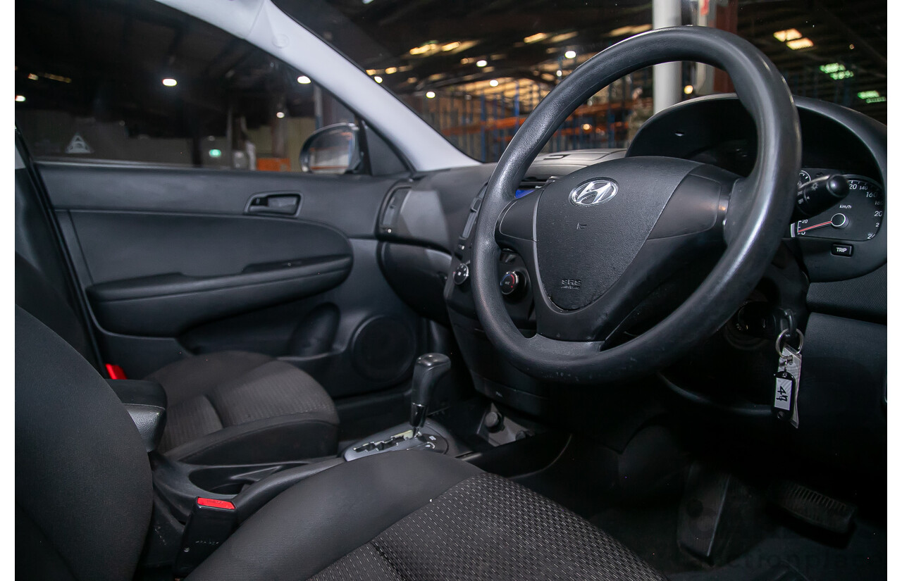 06/12 Hyundai I30 cw SX 2.0 FWD FD MY12 4D Wagon Black 2.0L