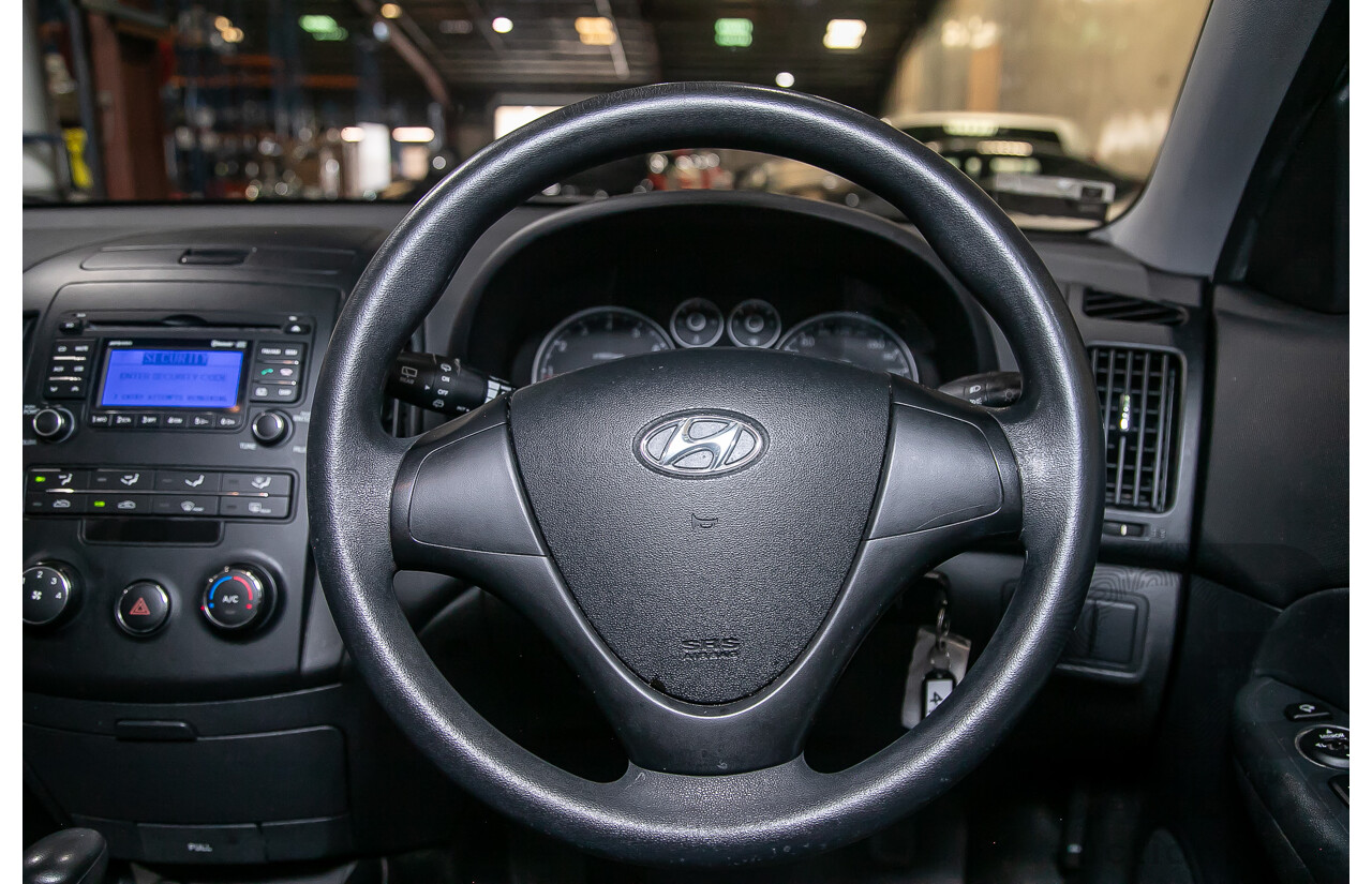 06/12 Hyundai I30 cw SX 2.0 FWD FD MY12 4D Wagon Black 2.0L