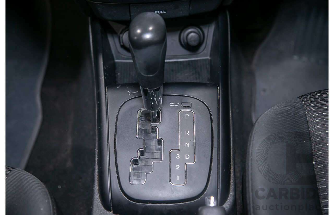 06/12 Hyundai I30 cw SX 2.0 FWD FD MY12 4D Wagon Black 2.0L