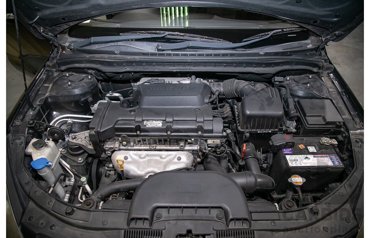 06/12 Hyundai I30 cw SX 2.0 FWD FD MY12 4D Wagon Black 2.0L