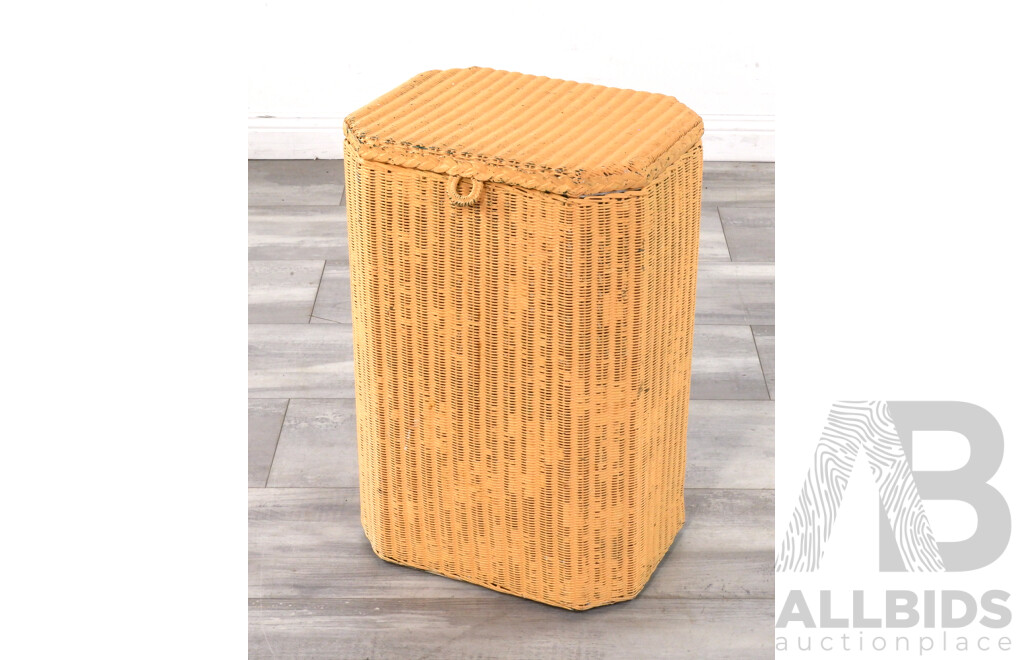 Lloyd Lume Style Lift Top Hamper