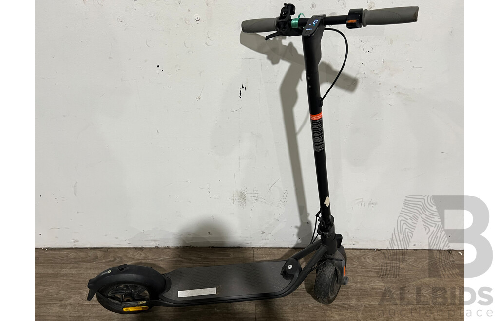 Segway Ninebot Kickscooter F20A Electric EScooter - ORP $1,199.00