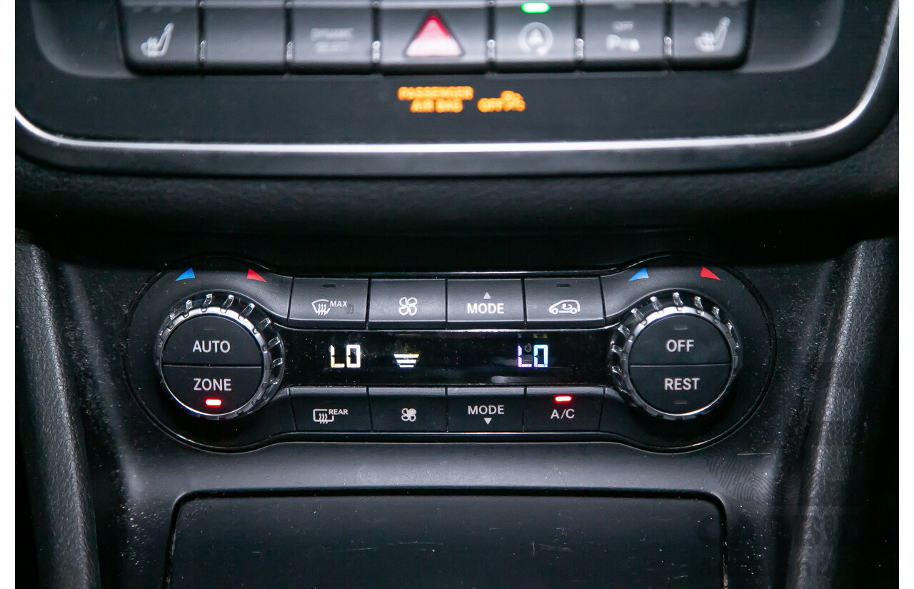 12/2015 Mercedes Benz CLA200 Shooting Brake 117 4d Wagon Calcite White Turbo 1.6L