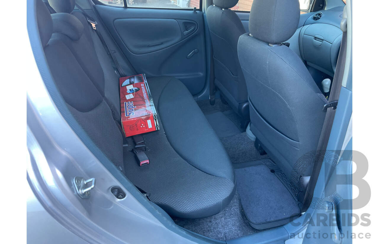 06/01 Toyota Echo  FWD NCP10R 5D Hatchback Silver  1.3L