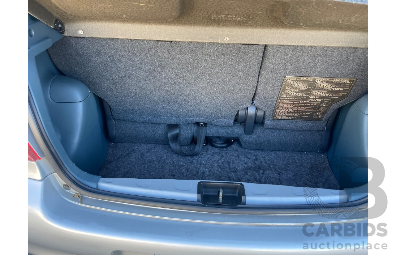 06/01 Toyota Echo  FWD NCP10R 5D Hatchback Silver  1.3L