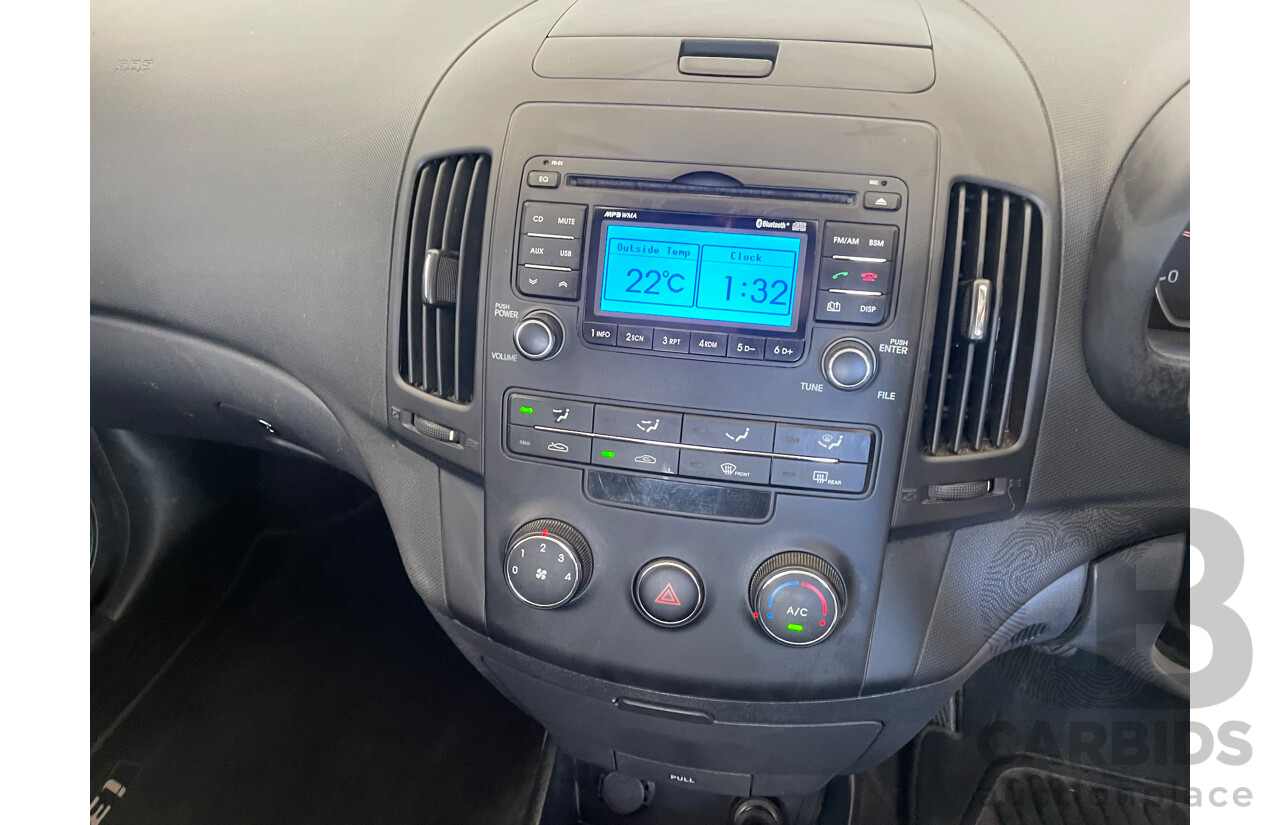 07/12 Hyundai I30 cw SX 1.6 CRDi FWD FD MY12 4D Wagon White 1.6L