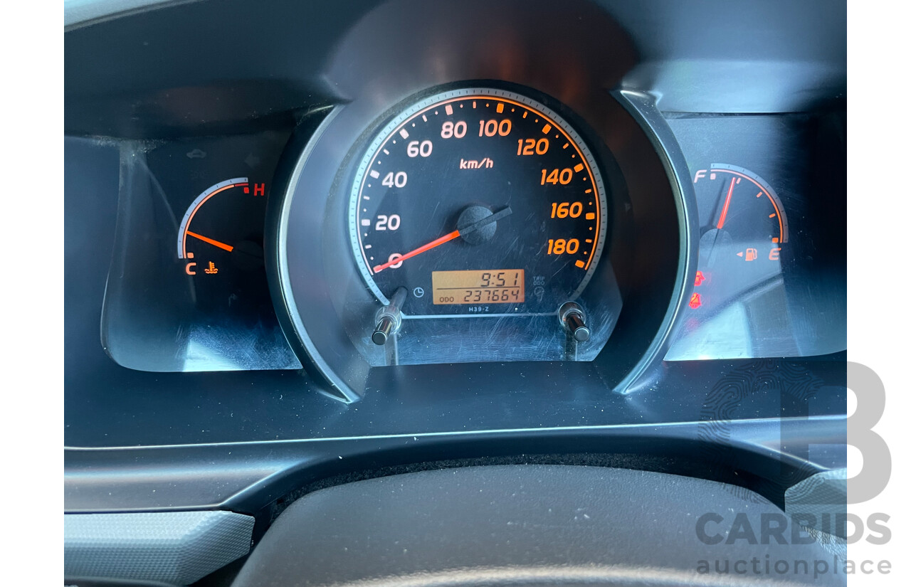 02/12 Toyota Hiace LWB RWD KDH201R MY11 UPGRADE 4D Van White 3.0L