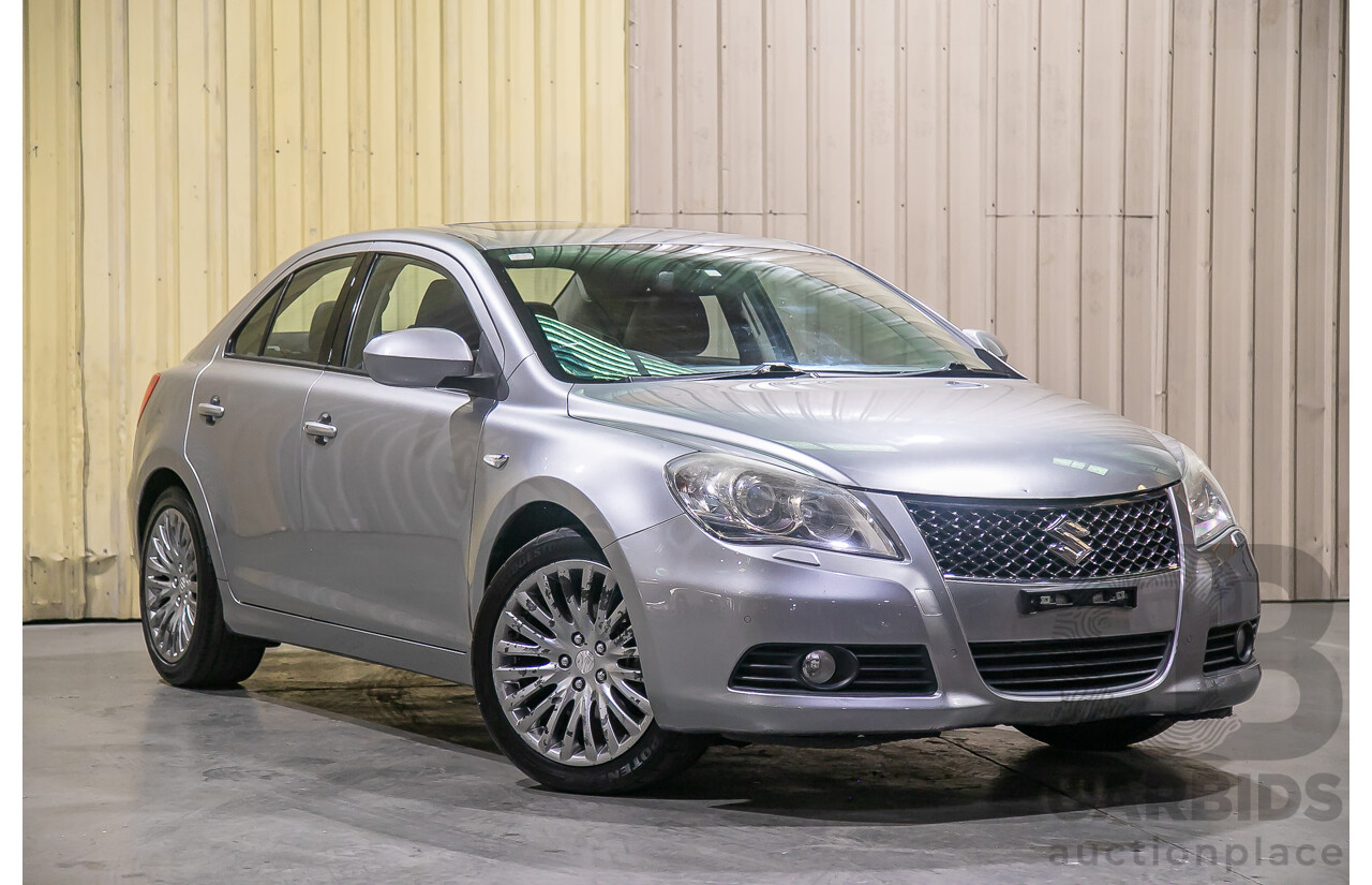 3/2011 Suzuki Kizashi XLS FR 4d Sedan Metallic Silver 2.4L