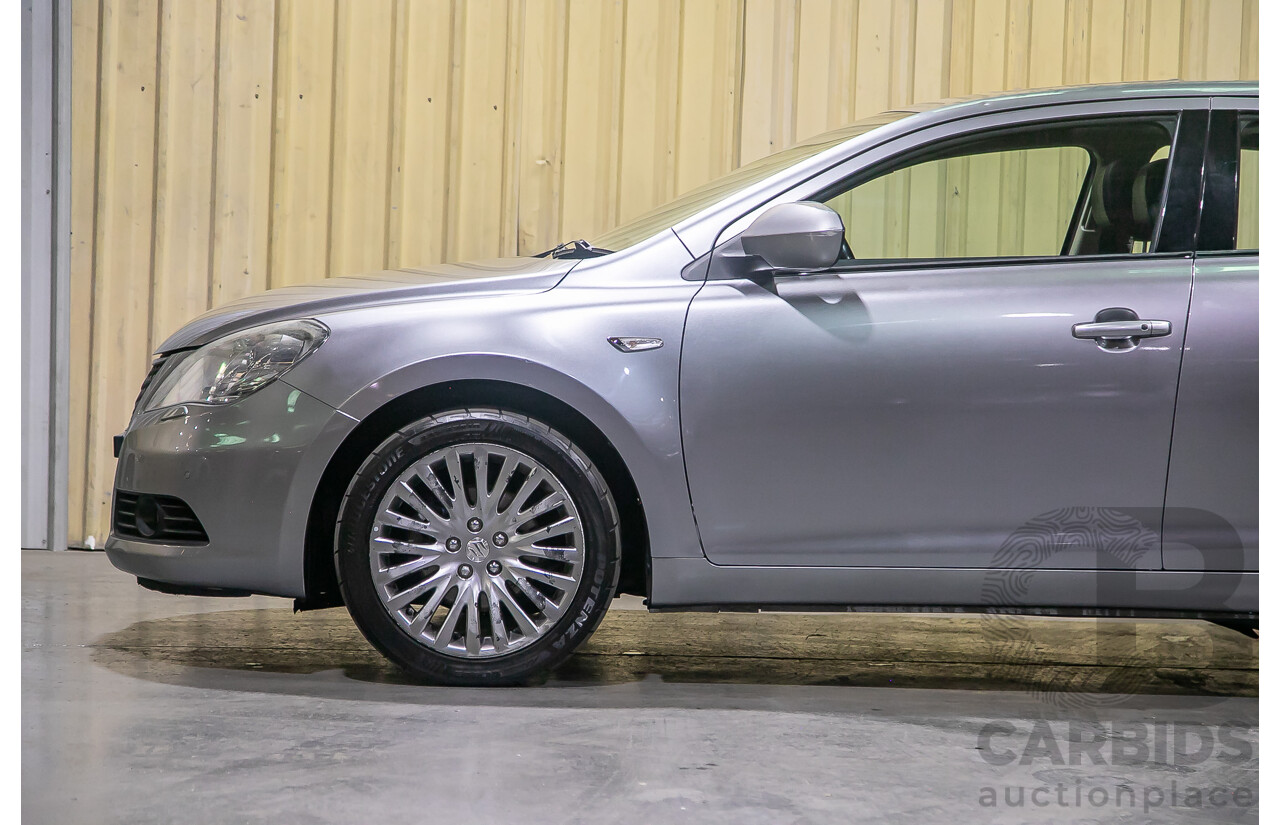 3/2011 Suzuki Kizashi XLS FR 4d Sedan Metallic Silver 2.4L