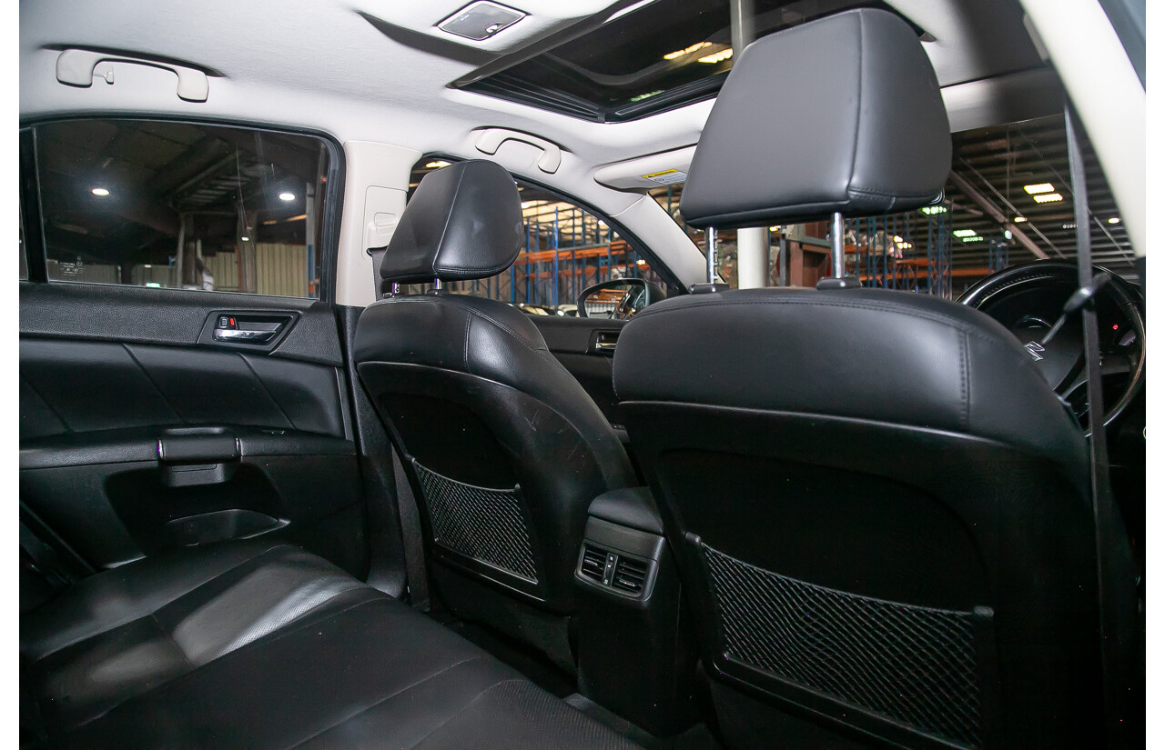 3/2011 Suzuki Kizashi XLS FR 4d Sedan Metallic Silver 2.4L