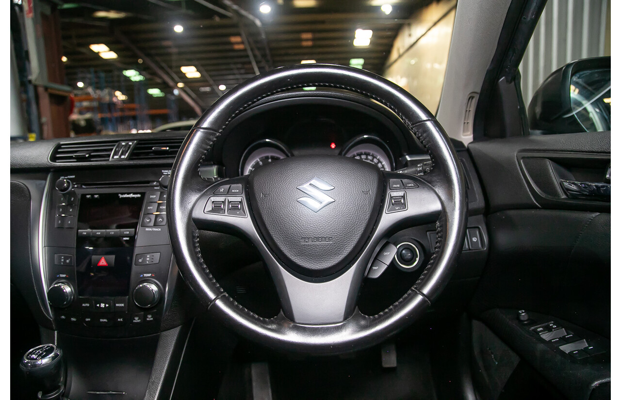 3/2011 Suzuki Kizashi XLS FR 4d Sedan Metallic Silver 2.4L