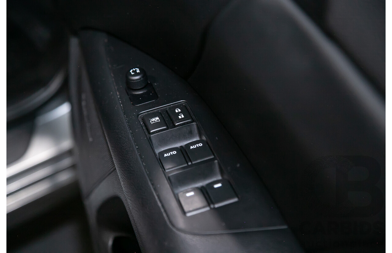 3/2011 Suzuki Kizashi XLS FR 4d Sedan Metallic Silver 2.4L