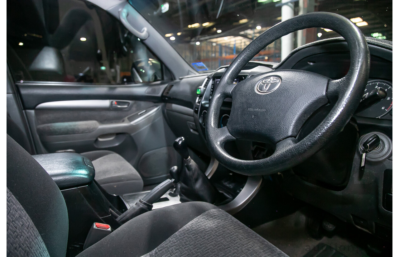 4/2004 Toyota Landcruiser Prado GX (4x4) KZJ120R 4d Wagon Silver Turbo Diesel 3.0L