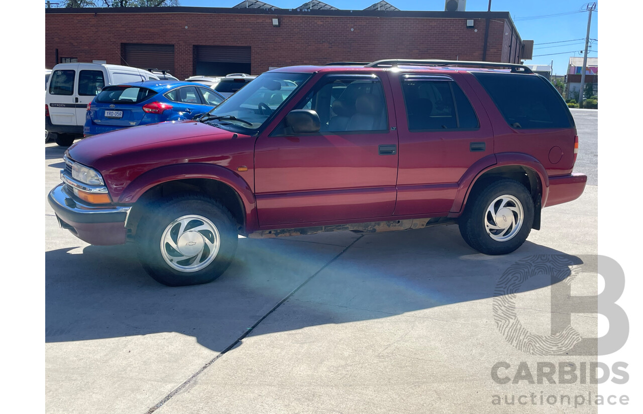 2/2002 Chevrolet Blazer LT Wagon Red 4.3L - Compliance dated 04/11