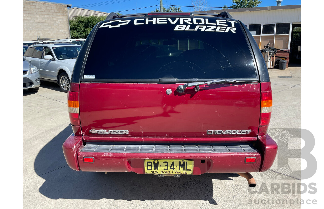 2/2002 Chevrolet Blazer LT Wagon Red 4.3L - Compliance dated 04/11