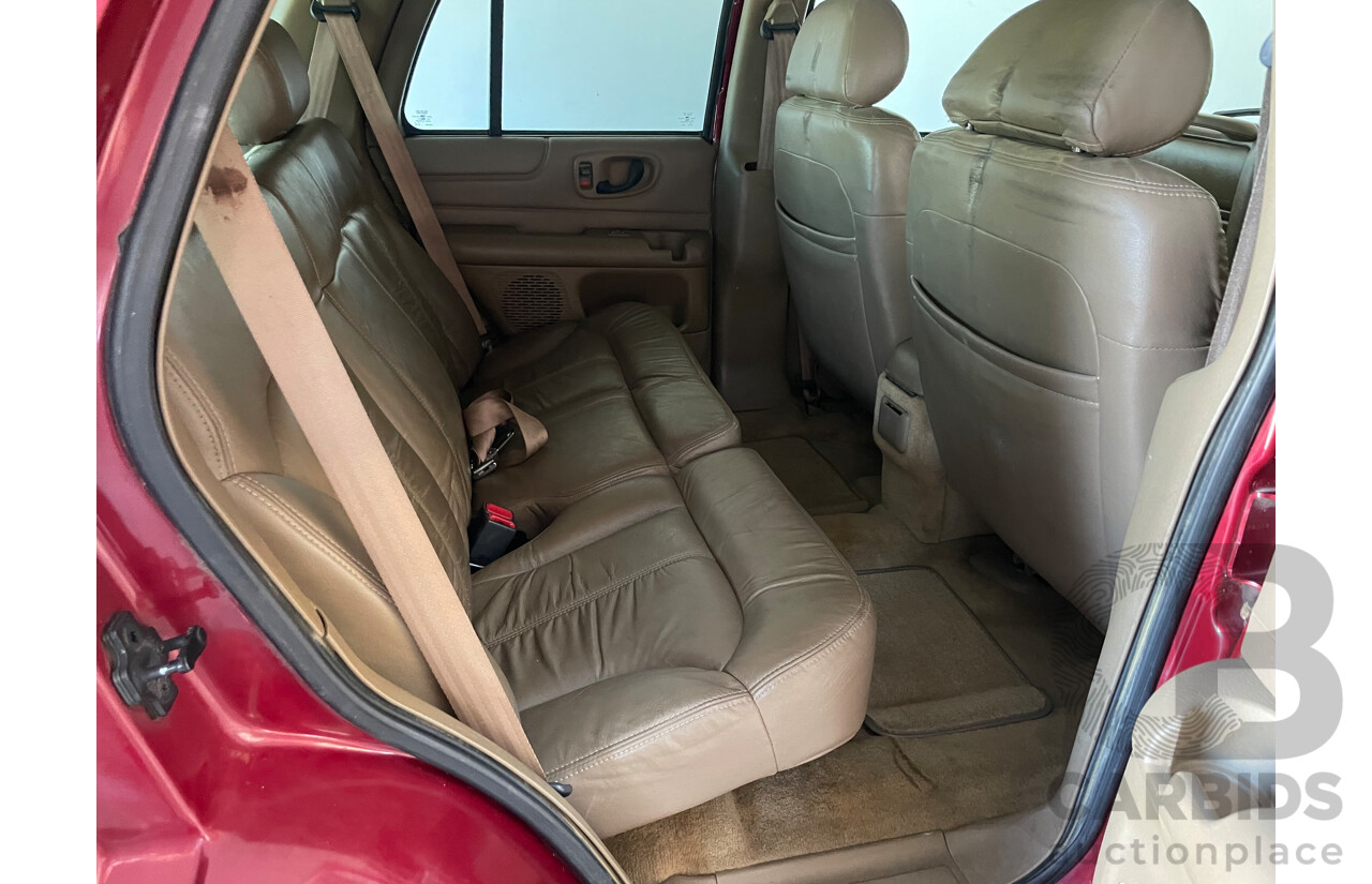 2/2002 Chevrolet Blazer LT Wagon Red 4.3L - Compliance dated 04/11