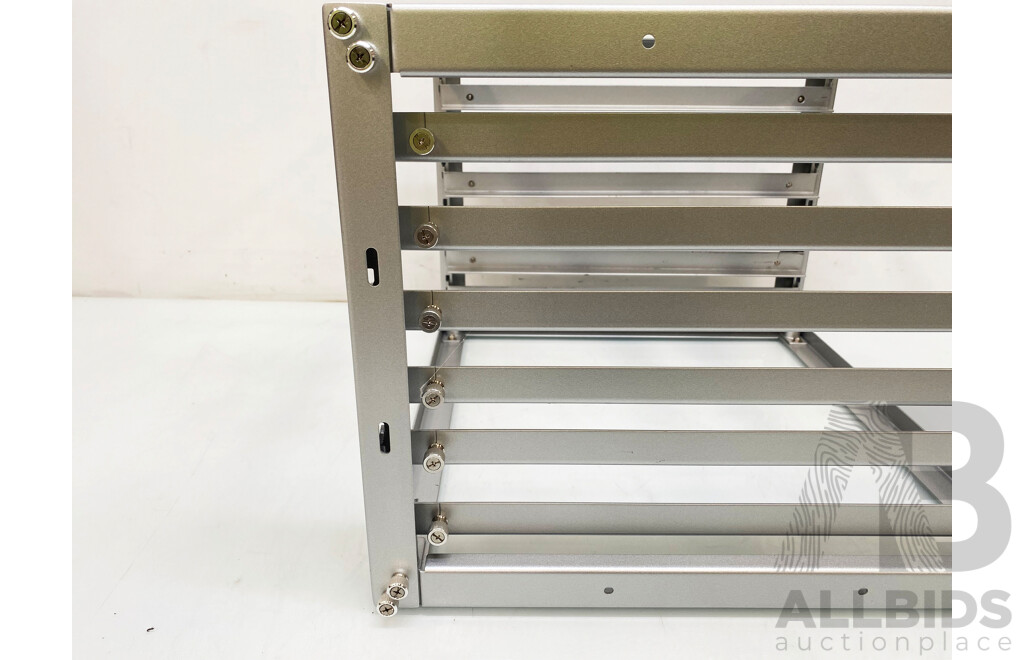 Ubiquiti 6U Toolless Mini Rack