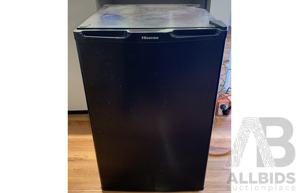 Hisense Bar Fridge Black 120L - HR6BF121B