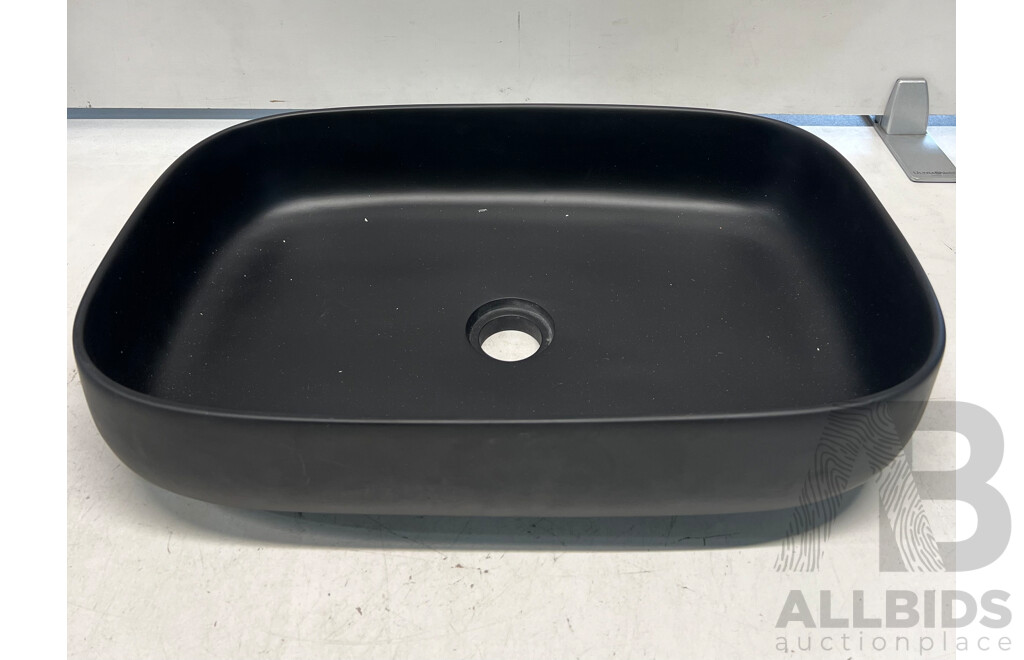 Resin Atlantis Basin  53 X 35 X 12 - Estimated ORP $500.00