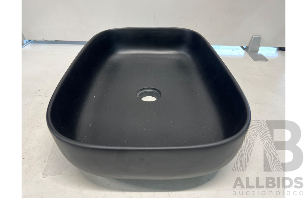 Resin Atlantis Basin  53 X 35 X 12 - Estimated ORP $500.00