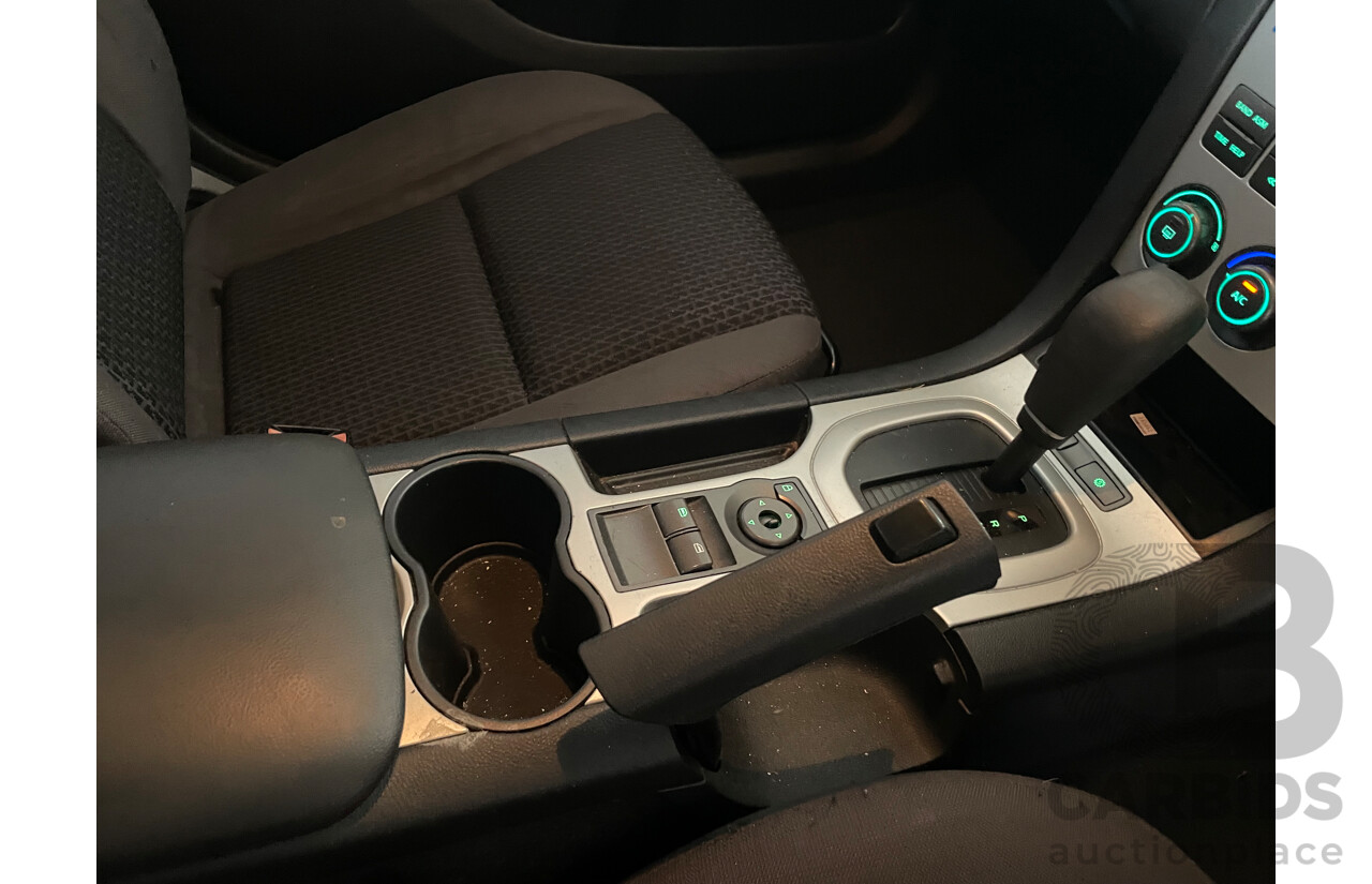 01/10 Holden Commodore OMEGA RWD VE MY10 Utility White 3.6L