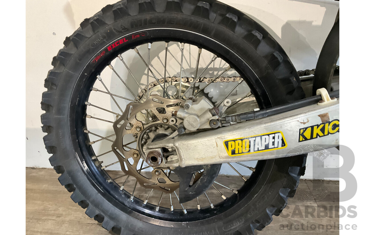 2011 YAMAHA DIRT BIKE