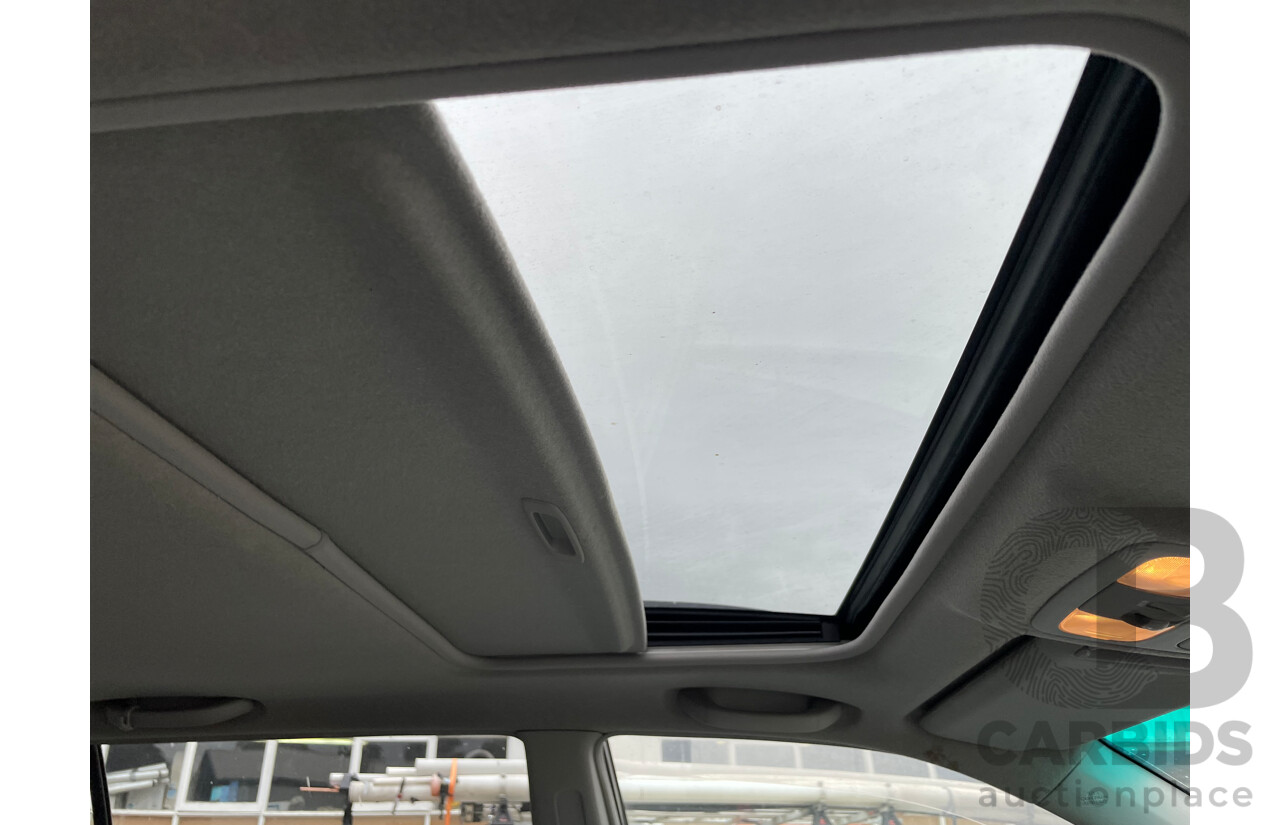 4/2004 Toyota Kluger Grande (4x4) MCU28R 4d Wagon Blue 3.3L