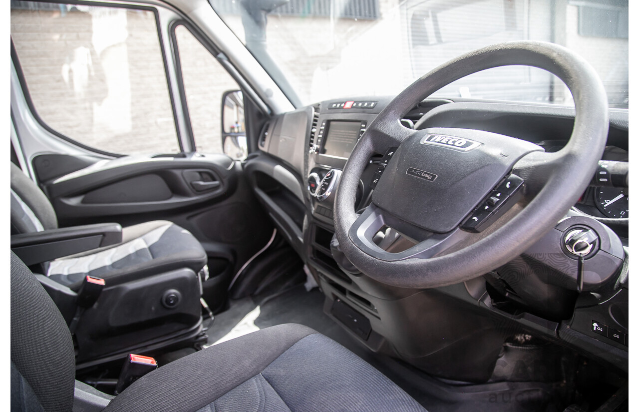 09/2017 Iveco Daily 70-210 50C 4350wb Trayback 4d Crew Cab Silver Turbo Diesel 3.0L