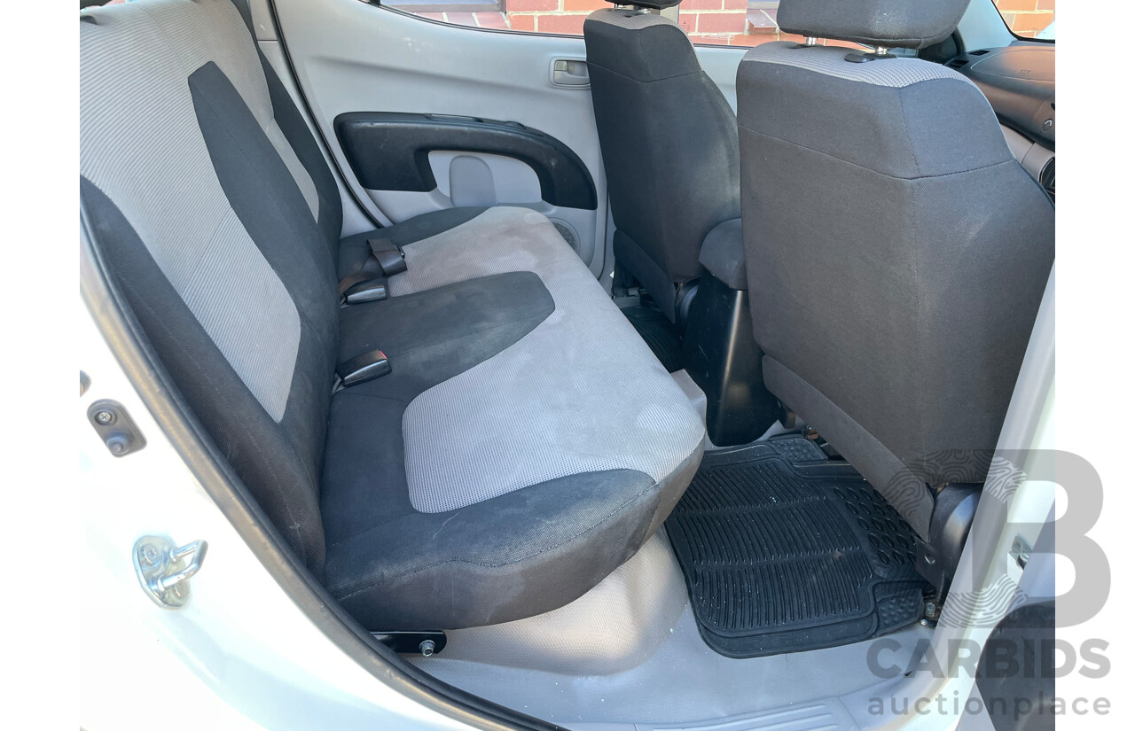 9/2009 Mitsubishi Triton GLX MN MY10 Double Cab Utility White 2.5L