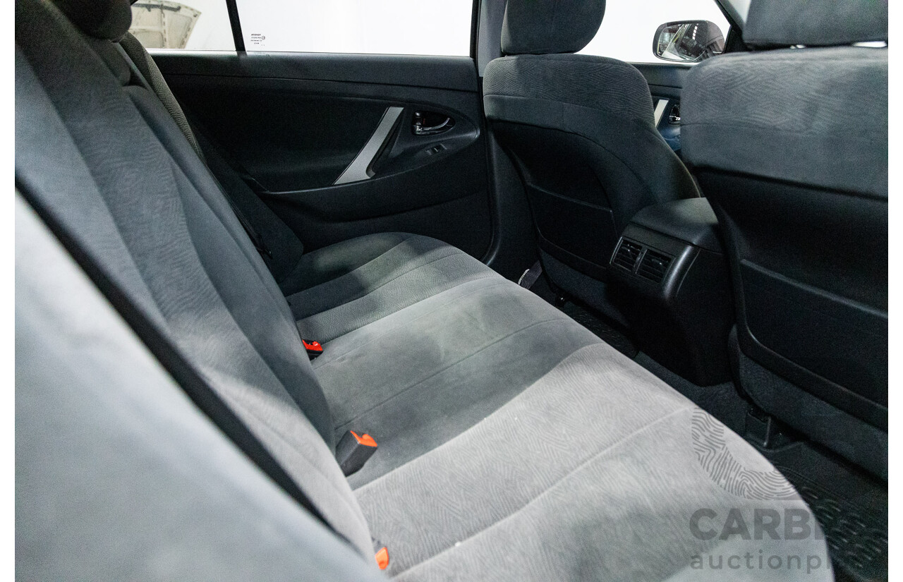 07/2011 Toyota Camry Hybrid AHV40R 4d Sedan White 2.4L