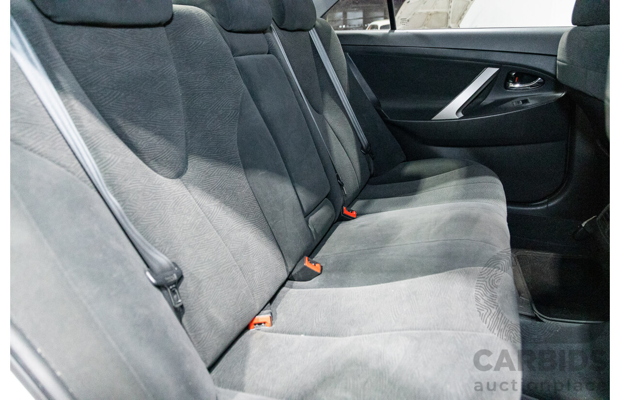 07/2011 Toyota Camry Hybrid AHV40R 4d Sedan White 2.4L