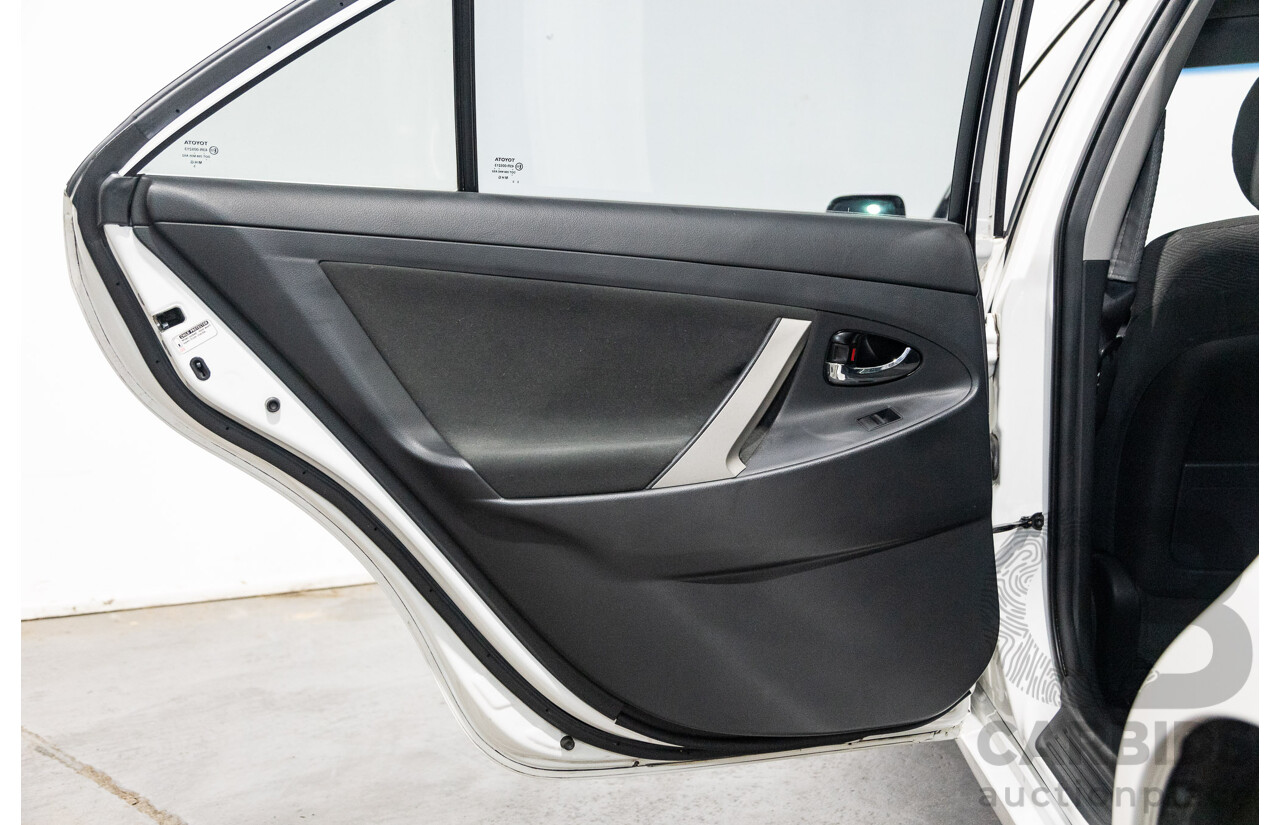 07/2011 Toyota Camry Hybrid AHV40R 4d Sedan White 2.4L