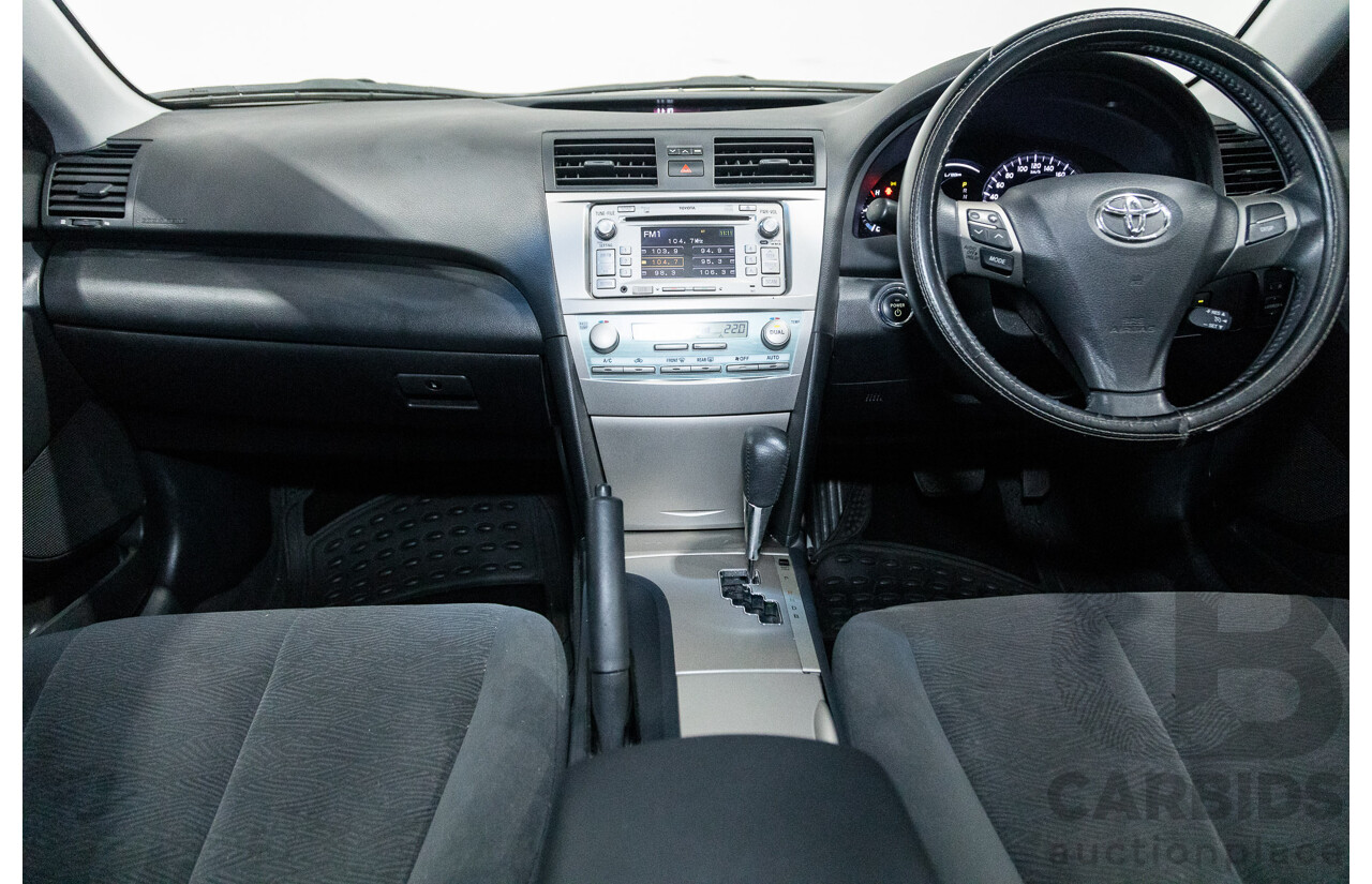 07/2011 Toyota Camry Hybrid AHV40R 4d Sedan White 2.4L