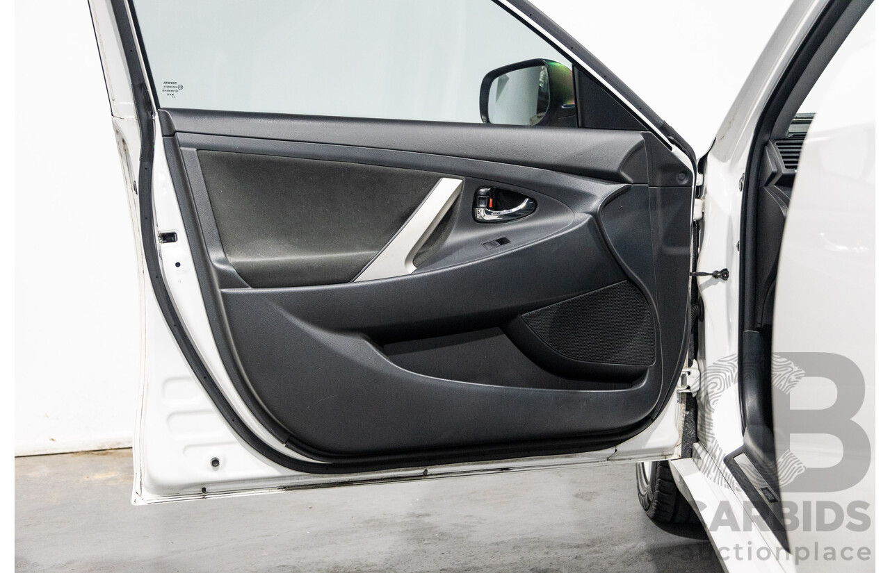 07/2011 Toyota Camry Hybrid AHV40R 4d Sedan White 2.4L