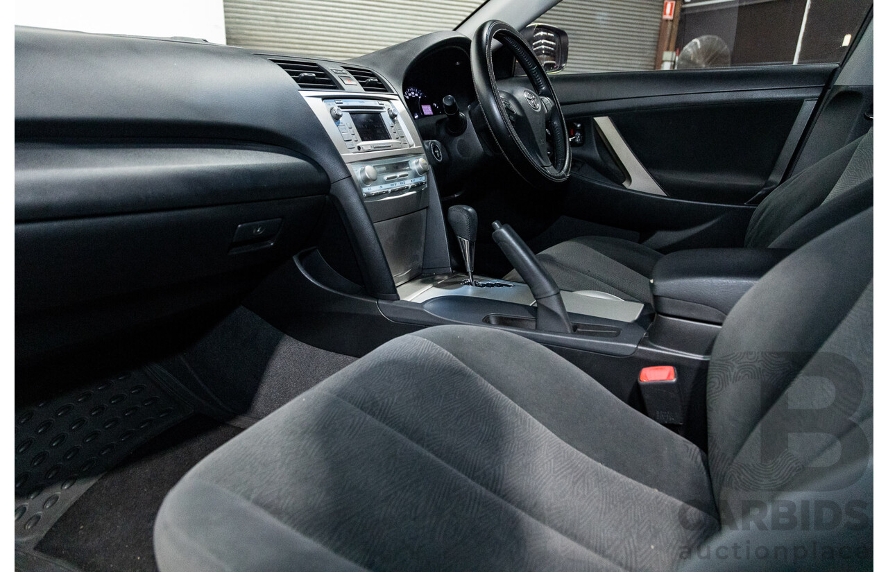 07/2011 Toyota Camry Hybrid AHV40R 4d Sedan White 2.4L