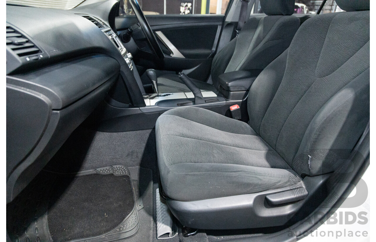 07/2011 Toyota Camry Hybrid AHV40R 4d Sedan White 2.4L