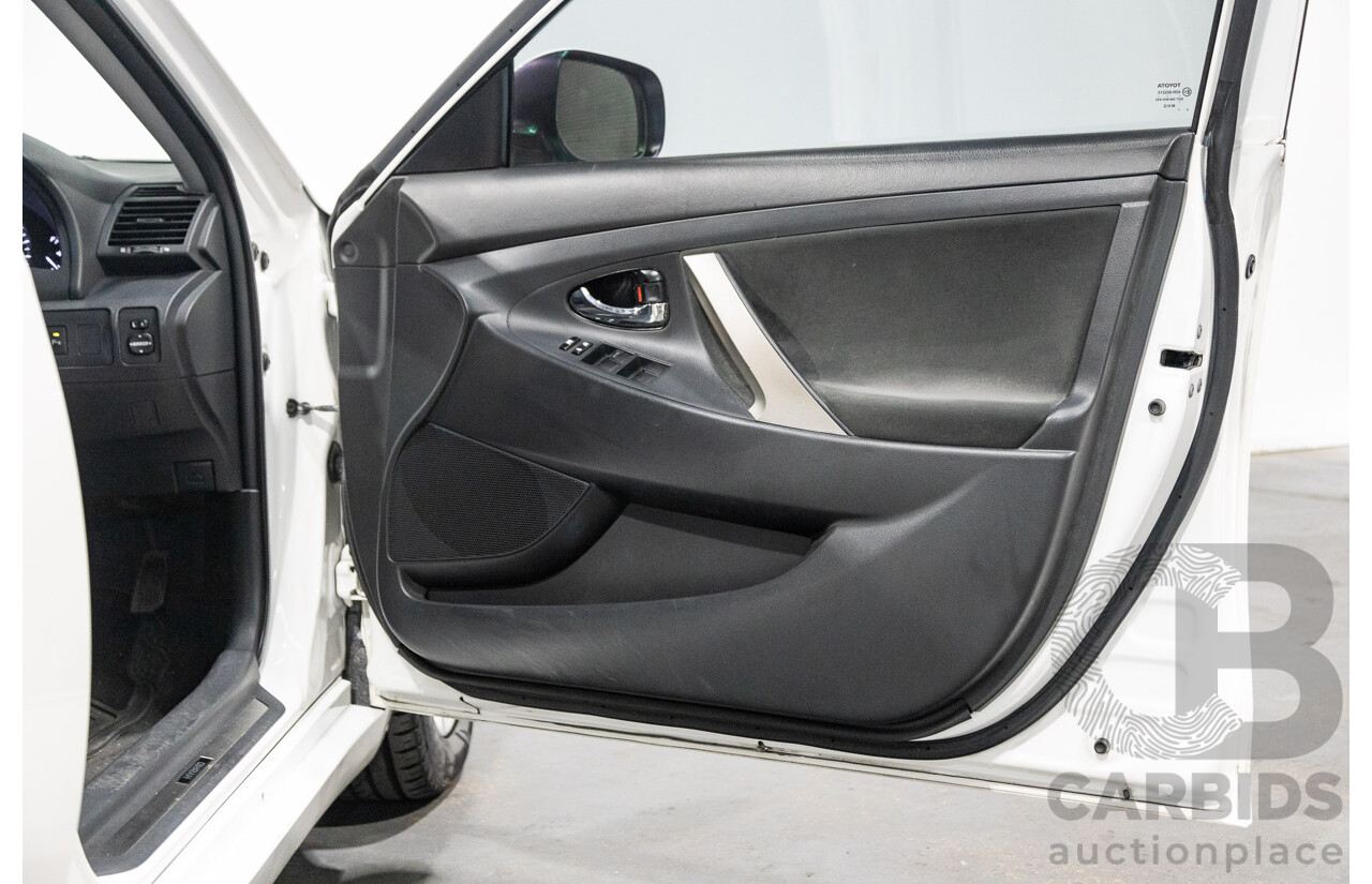 07/2011 Toyota Camry Hybrid AHV40R 4d Sedan White 2.4L