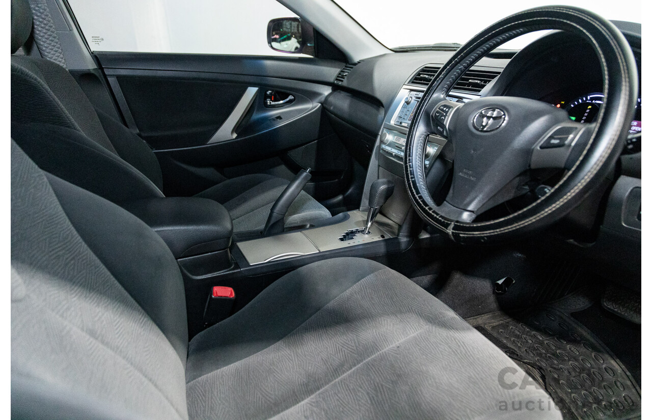 07/2011 Toyota Camry Hybrid AHV40R 4d Sedan White 2.4L