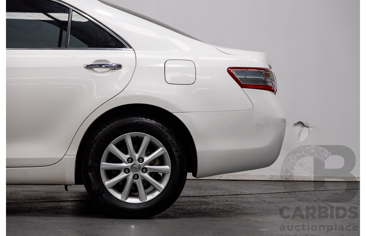 07/2011 Toyota Camry Hybrid AHV40R 4d Sedan White 2.4L