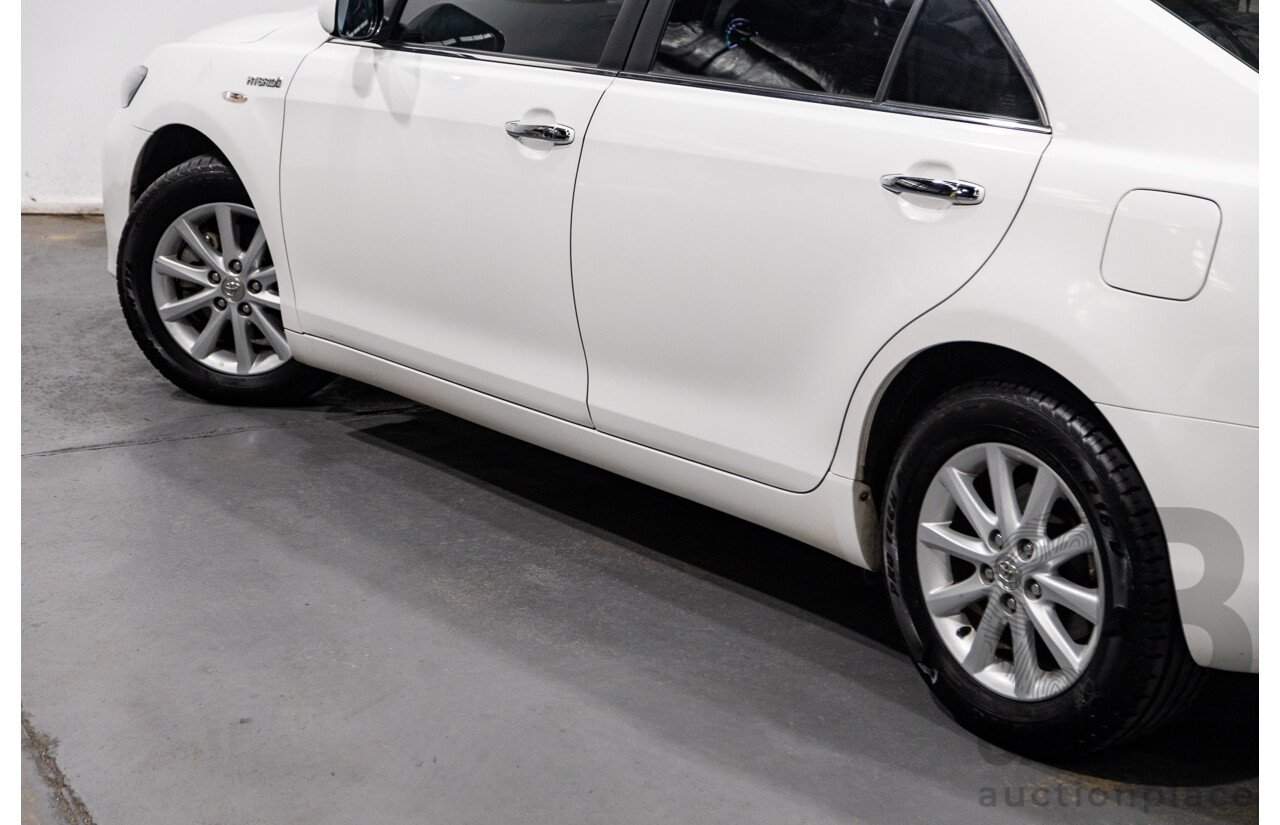 07/2011 Toyota Camry Hybrid AHV40R 4d Sedan White 2.4L
