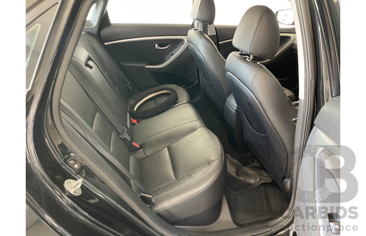 9/2013 Hyundai i30 SR GD MY14 5d Hatchback Black 2.0L