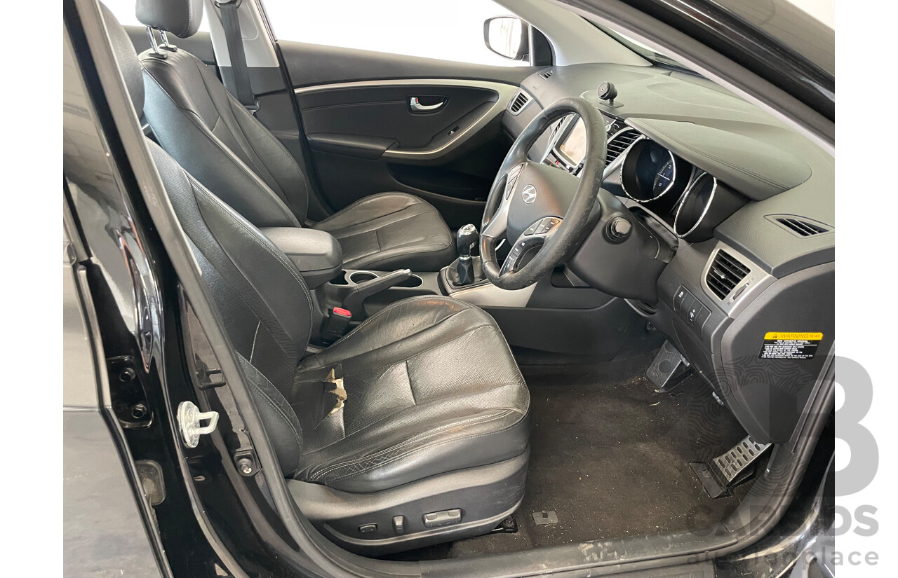 9/2013 Hyundai i30 SR GD MY14 5d Hatchback Black 2.0L