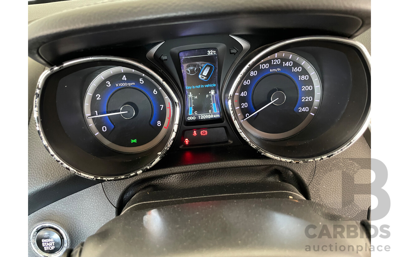 9/2013 Hyundai i30 SR GD MY14 5d Hatchback Black 2.0L