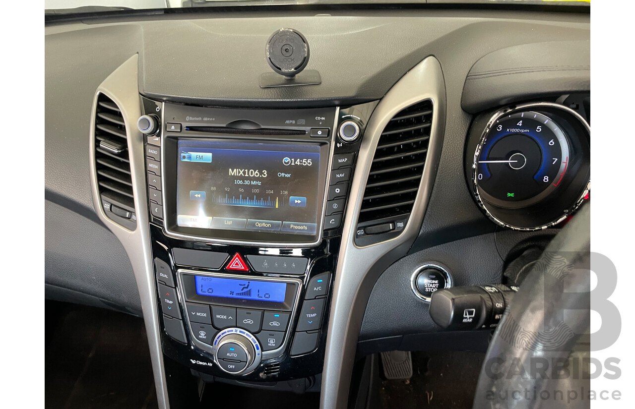 9/2013 Hyundai i30 SR GD MY14 5d Hatchback Black 2.0L